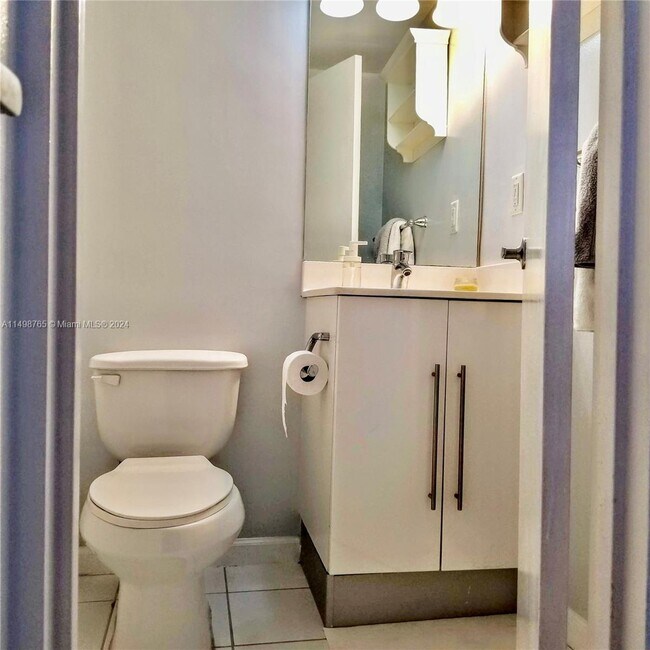 Building Photo - 3000 S Ocean Dr