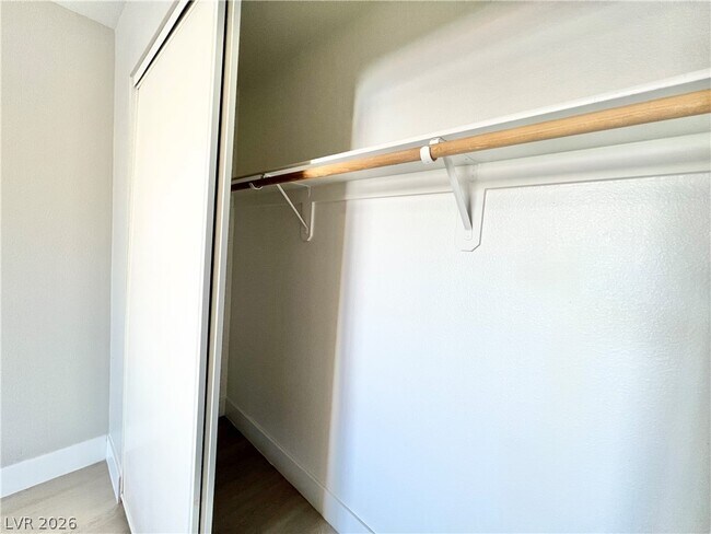 Building Photo - 1705 Encarta St