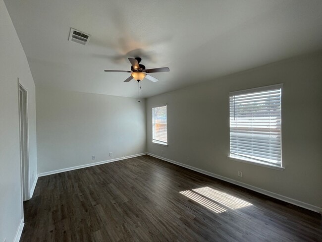 Building Photo - 129 Crane Crest Dr