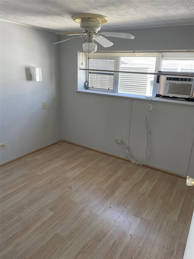 Building Photo - 2875 SW 58th St