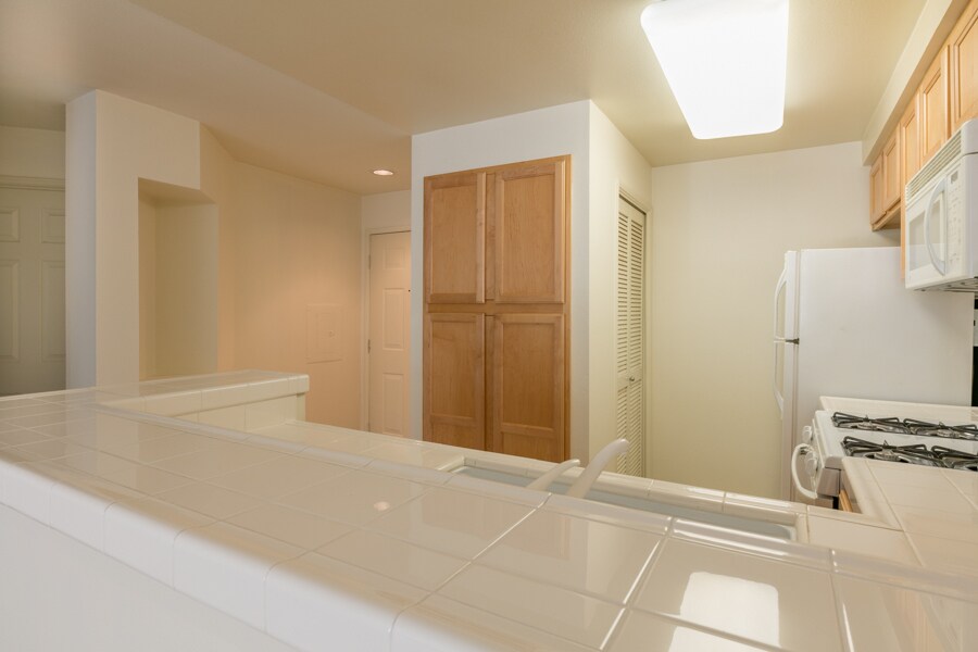 Building Photo - 320 Caldecott Ln