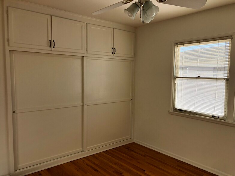 Building Photo - 834 12th St