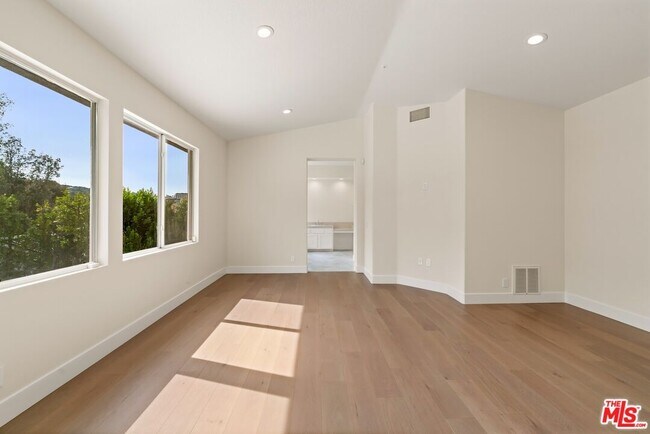 Building Photo - 18500 St Moritz Dr