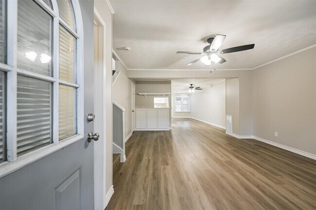 Building Photo - 433 Sunset Dr