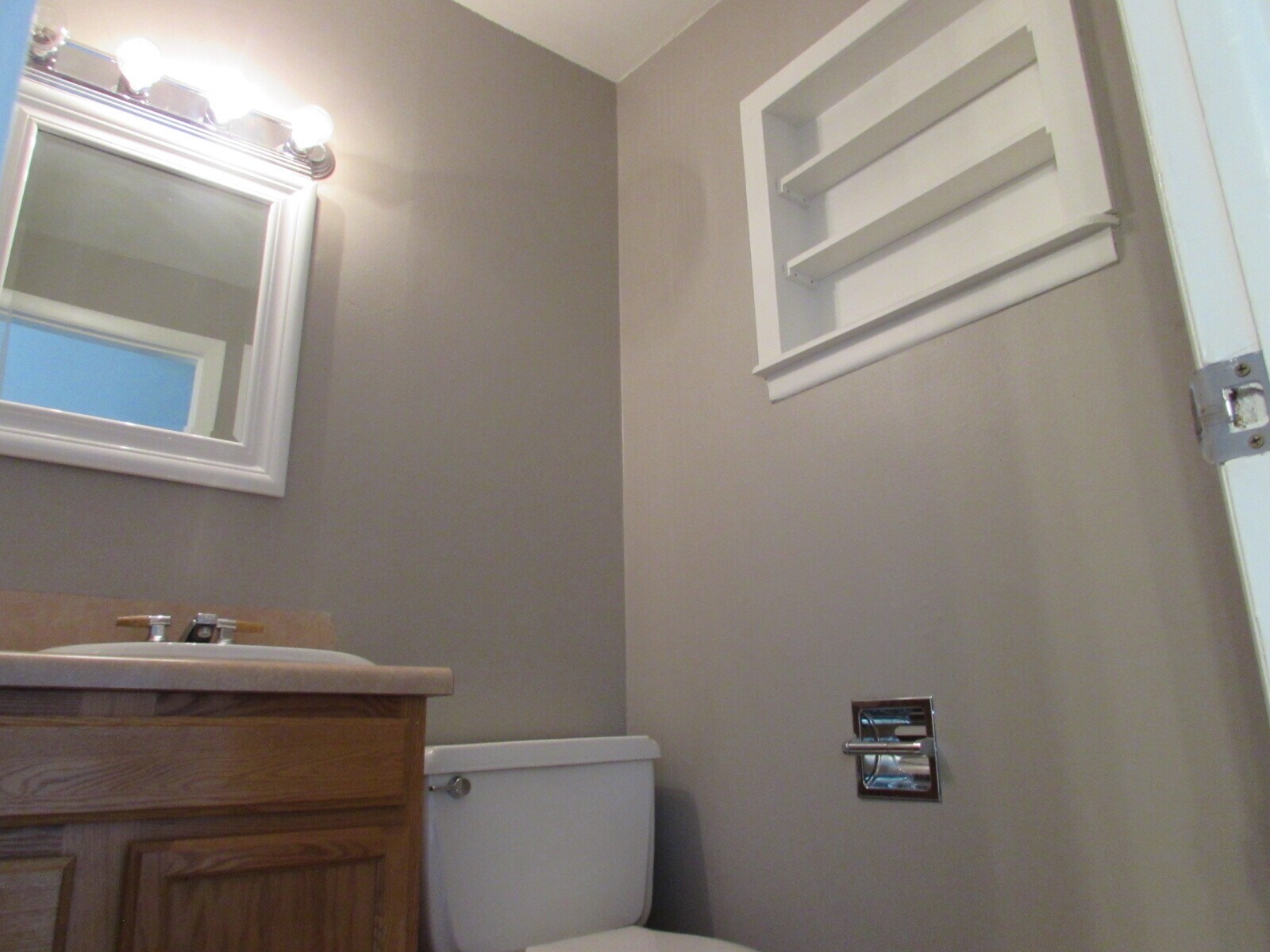 Building Photo - 2116 Bookcliff Ave