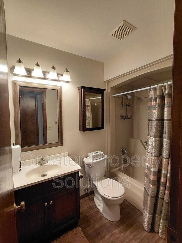 Building Photo - 1663 Robin Ln