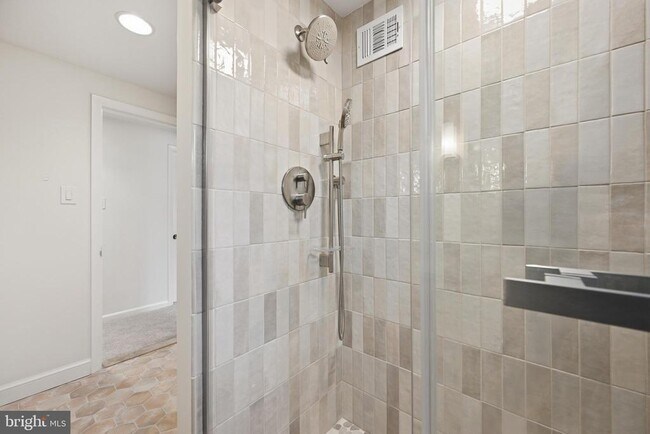 Building Photo - 5804 Lenox Rd