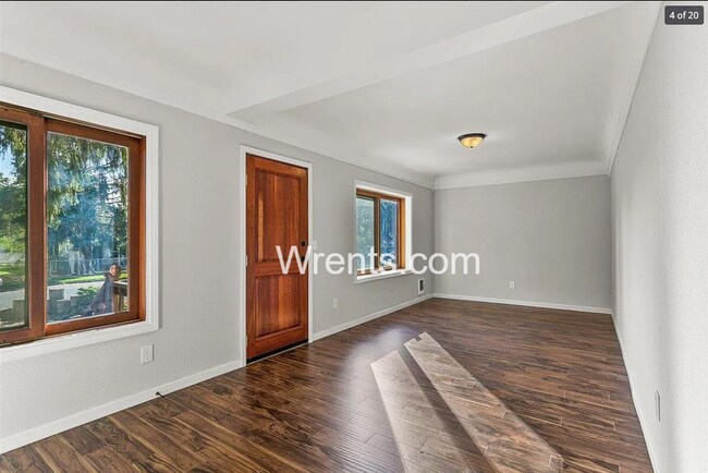 Building Photo - Beautiful 3 bed 2bath Home! Half off first months rent!