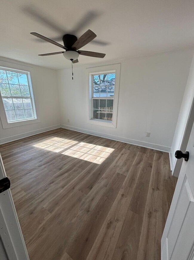 Building Photo - 1301 S Scullin Ave