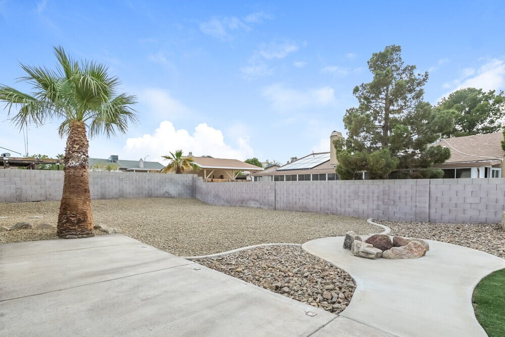 Building Photo - 832 Cherry Dr
