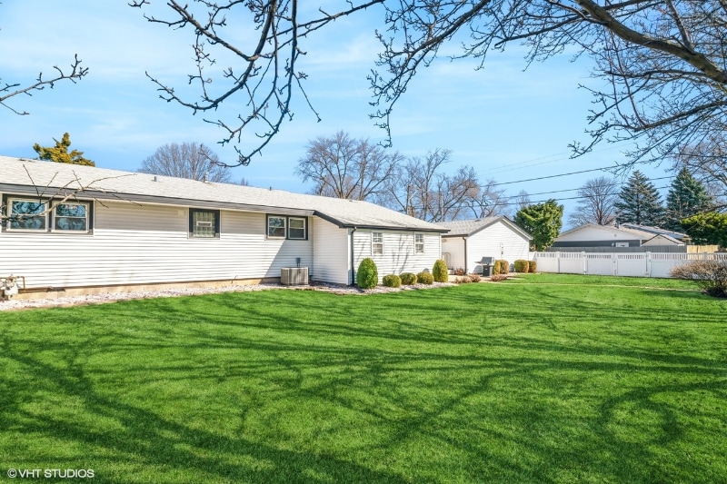 Building Photo - 9701 Merton Ave