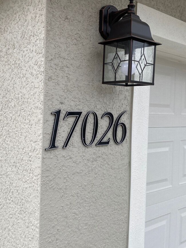 Building Photo - Custom Home - Desirable SW Ocala Neighborhood 3/2/2 - $250 off first months rent