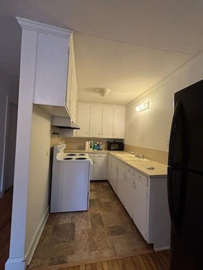 Building Photo - 1803 E Sixth St #6