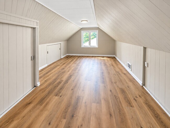 Building Photo - 25855 Highland Rd