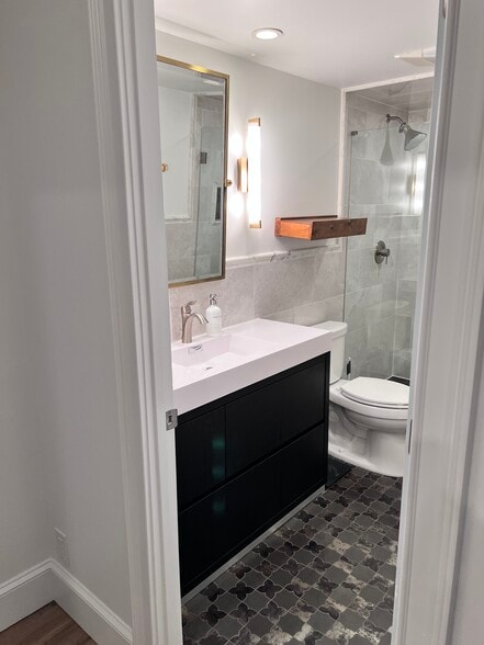 Building Photo - 3530 Piedmont Rd NE