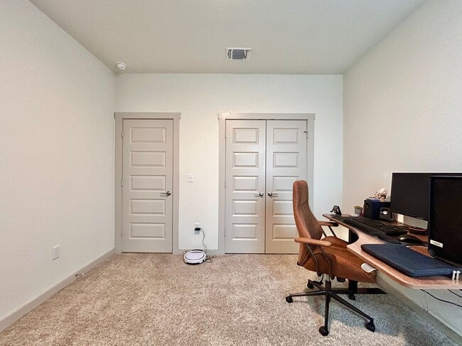 Building Photo - Light-Filled 4 Bedroom, 2 Bath Home with Deck & Fenced Backyard