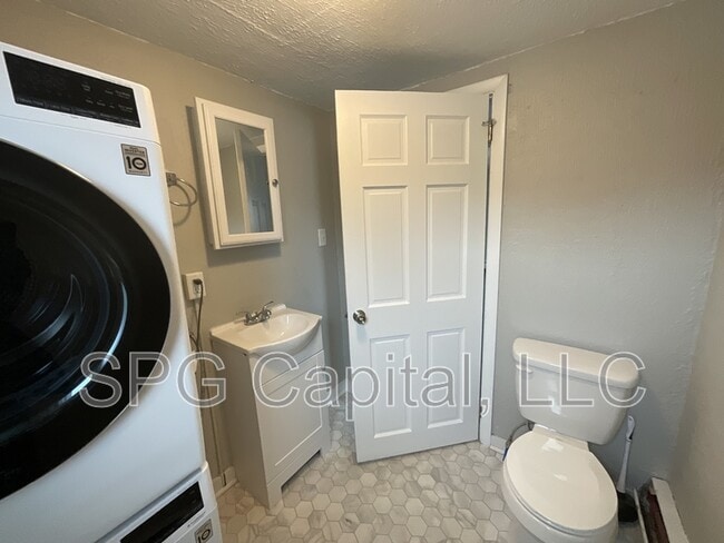 Building Photo - 422 N High St