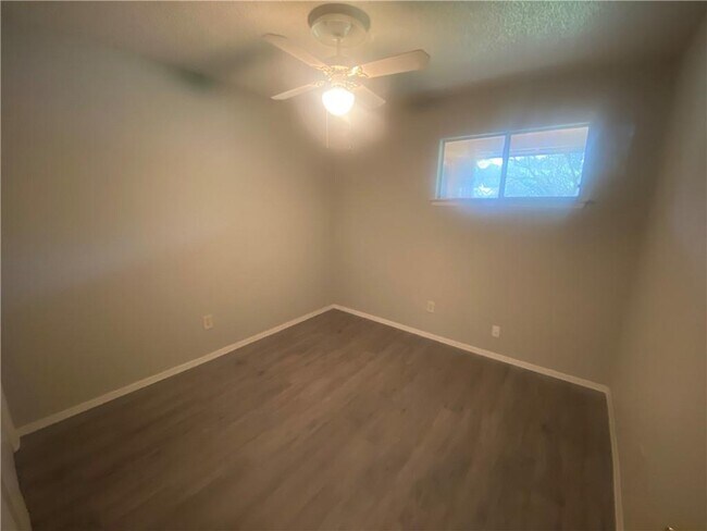 Building Photo - 321 W William Cannon Dr