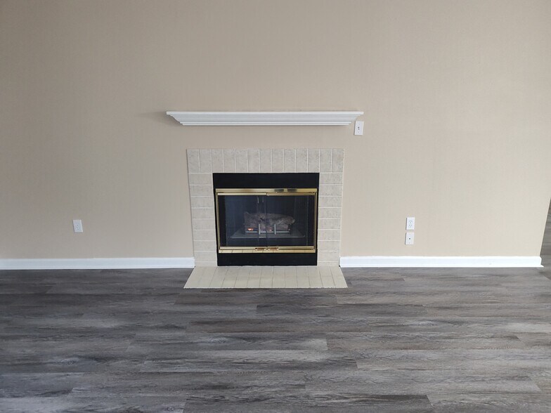 Building Photo - 301 Abbey Cir