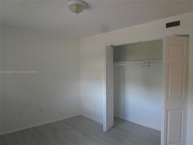 Building Photo - 20760 NE 4th Ct