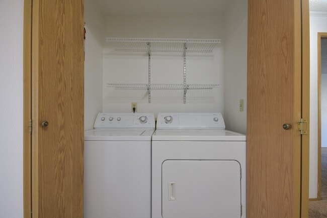 Building Photo - 3 BR / 2.5BA Townhouse Condo – Woodside Co...
