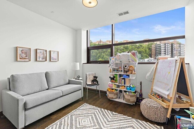 Building Photo - 9 Somerset Ln