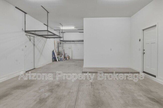 Building Photo - 2747 S Wildrose