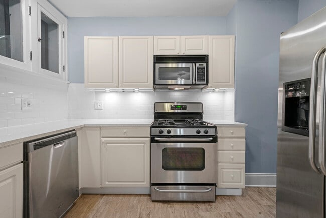 Building Photo - 304 S Kenilworth Ave