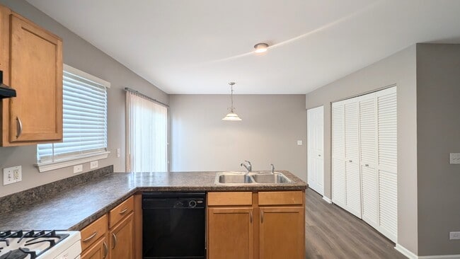 Building Photo - 14527 Patriot Square Dr E
