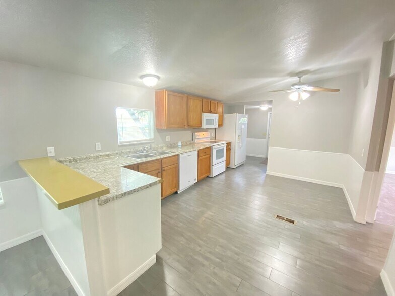 Building Photo - Charming 3-Bedroom, 2-Bath Home with Fence...