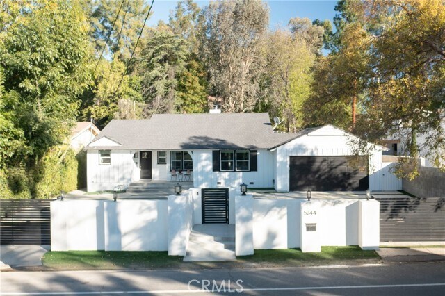 Building Photo - 5244 Vanalden Ave