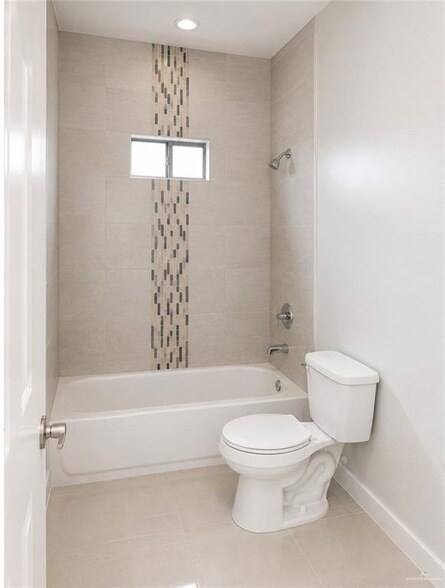 Building Photo - 1219 White Oak Dr