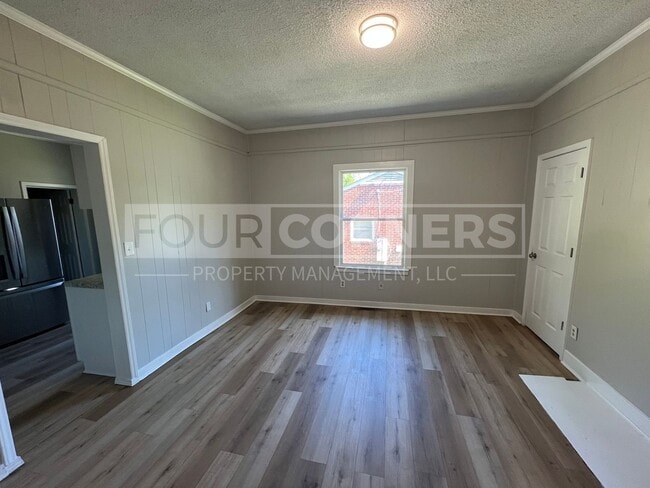 Building Photo - Beautiful 5 Bedroom 2.5 Bath House