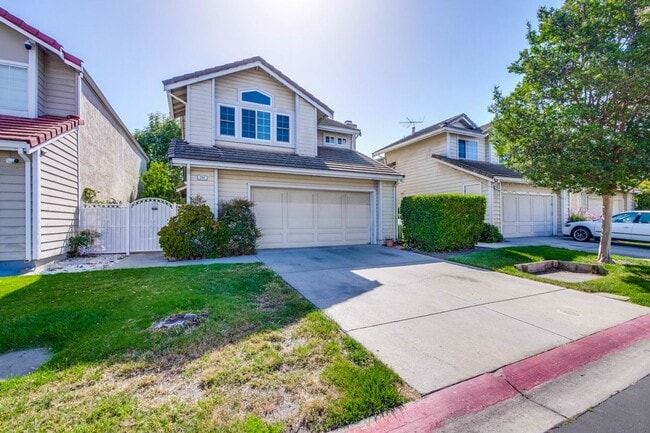 Building Photo - Hardwood Floors- A/C- Full Bedroom and Bath on First Floor: Fresh Paint