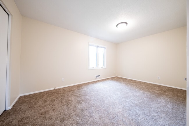 Building Photo - 14200 Elgin Ct