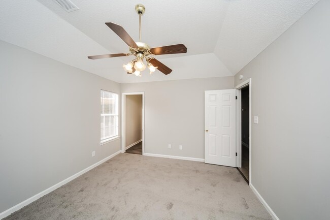 Building Photo - 6561 Bald Oak Dr