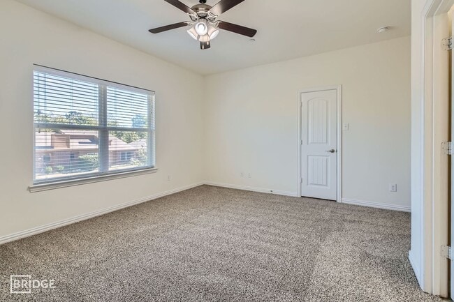 Building Photo - 1412 Lakecrest Ln