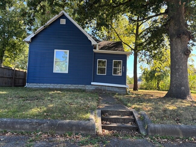 Building Photo - 1220 S 11th St