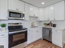 Building Photo - 302 Harris Rd