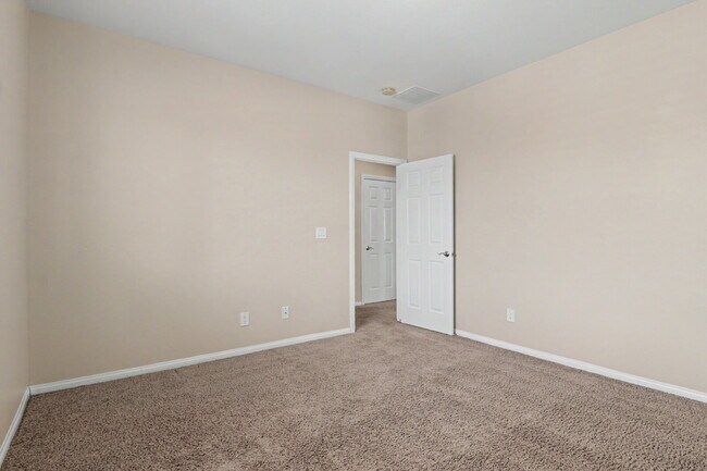 Building Photo - Immaculate 5-Bed, 3-Bath Entertainer’s Home on Over a Quarter Acre in Gated Riverwalk Ranch Manor...