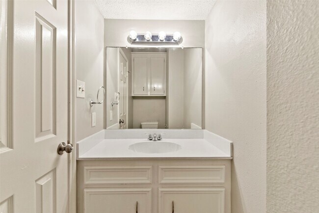 Building Photo - 15014 Lantern Creek Ln