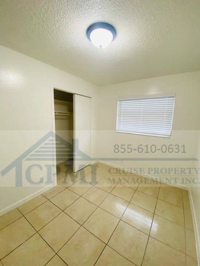 Building Photo - 1011 9th Ave N