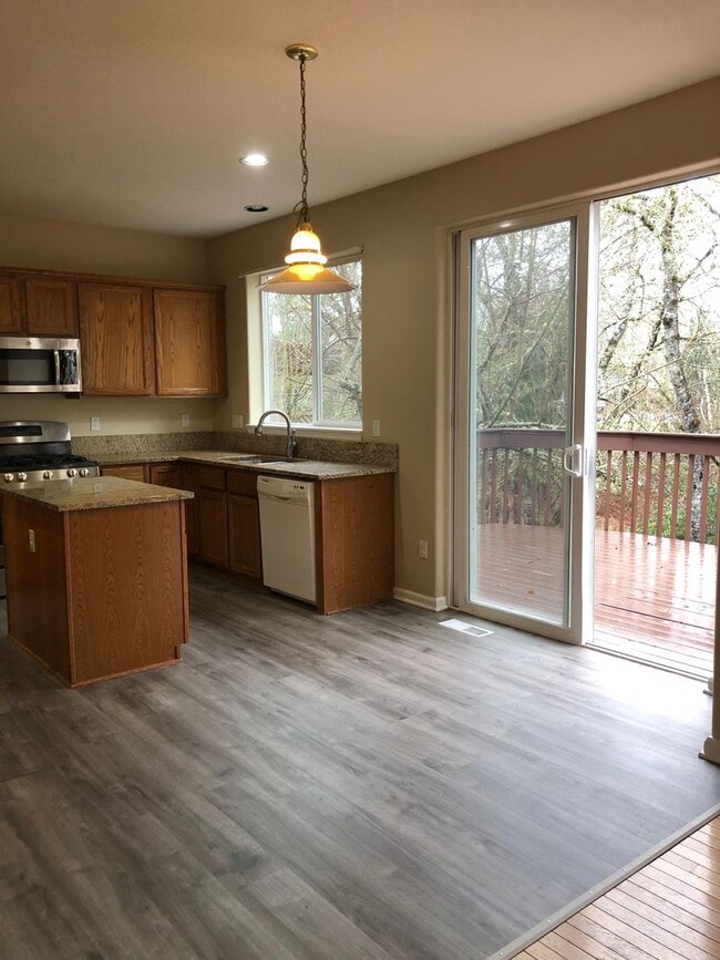 Building Photo - Beautiful 3 Bed + Bonus Room, 2.5 Bath Home!