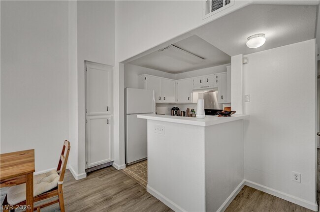 Building Photo - 8450 Alta Dr
