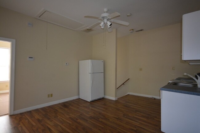 Building Photo - Cute As A Button - Available July 5, 2024