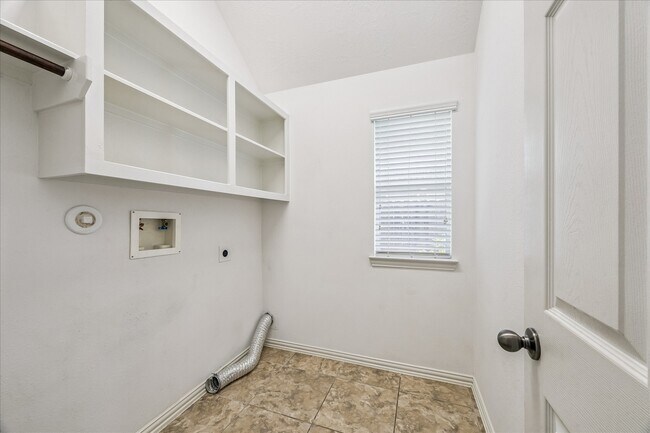Building Photo - 2821 Chinaberry Park Ln