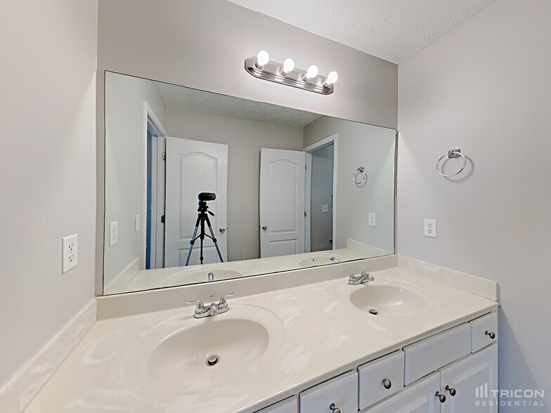 Building Photo - 706 Hot Springs Trail