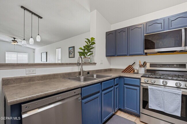 Building Photo - 11853 Auburn Sands Dr