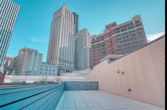 Building Photo - 957 Liberty Ave