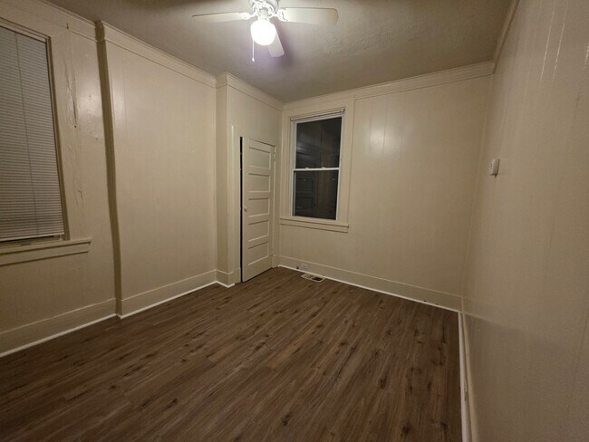 Building Photo - Updated 2 bedroom 1 bath house!